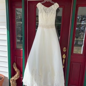 Wedding dress - Allure Bridal Romance Collection